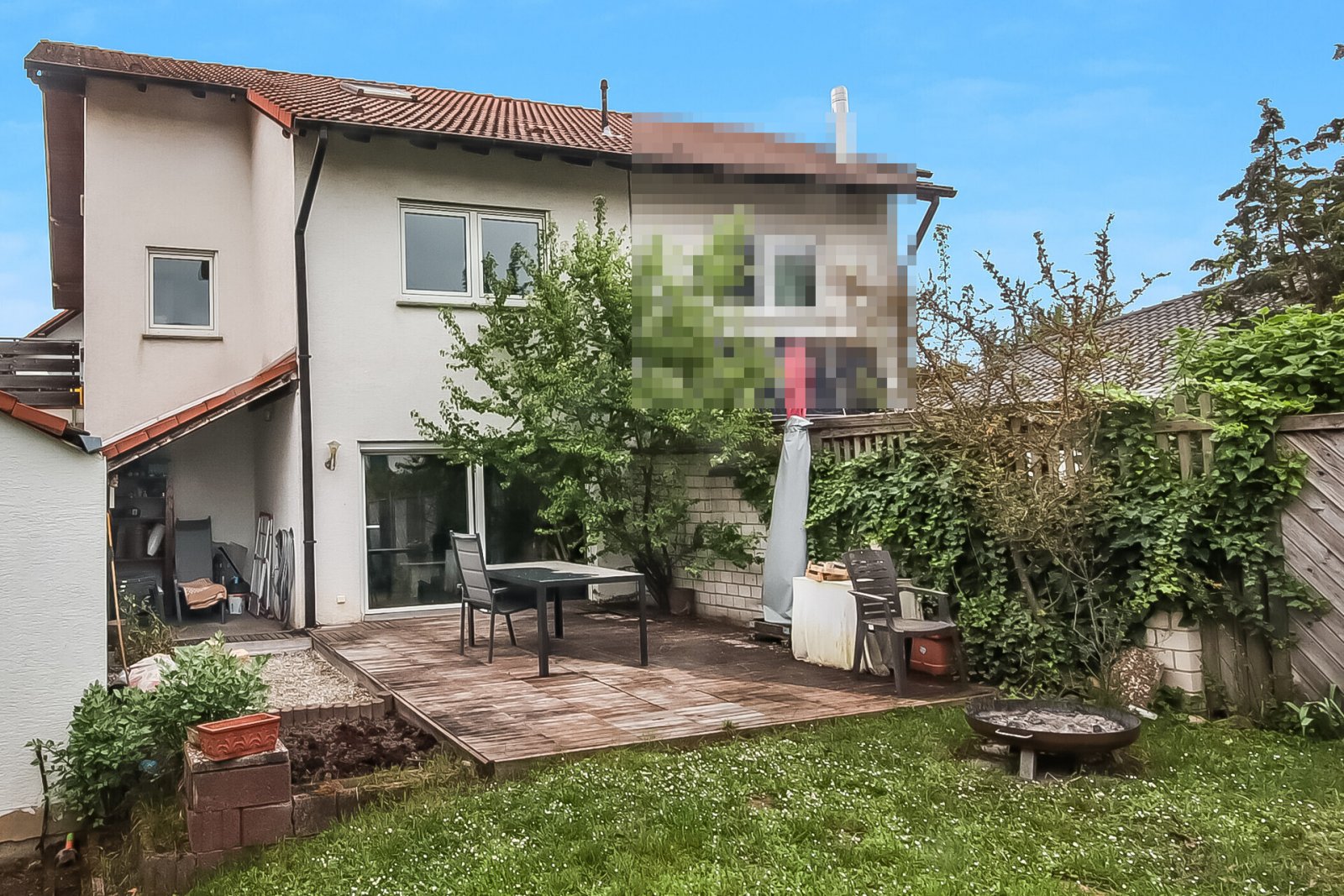 *VERKAUFT* Für Kapitalanleger und Selbstnutzer: Großzügige Doppelhaushälfte mit gemütlichem Garten
