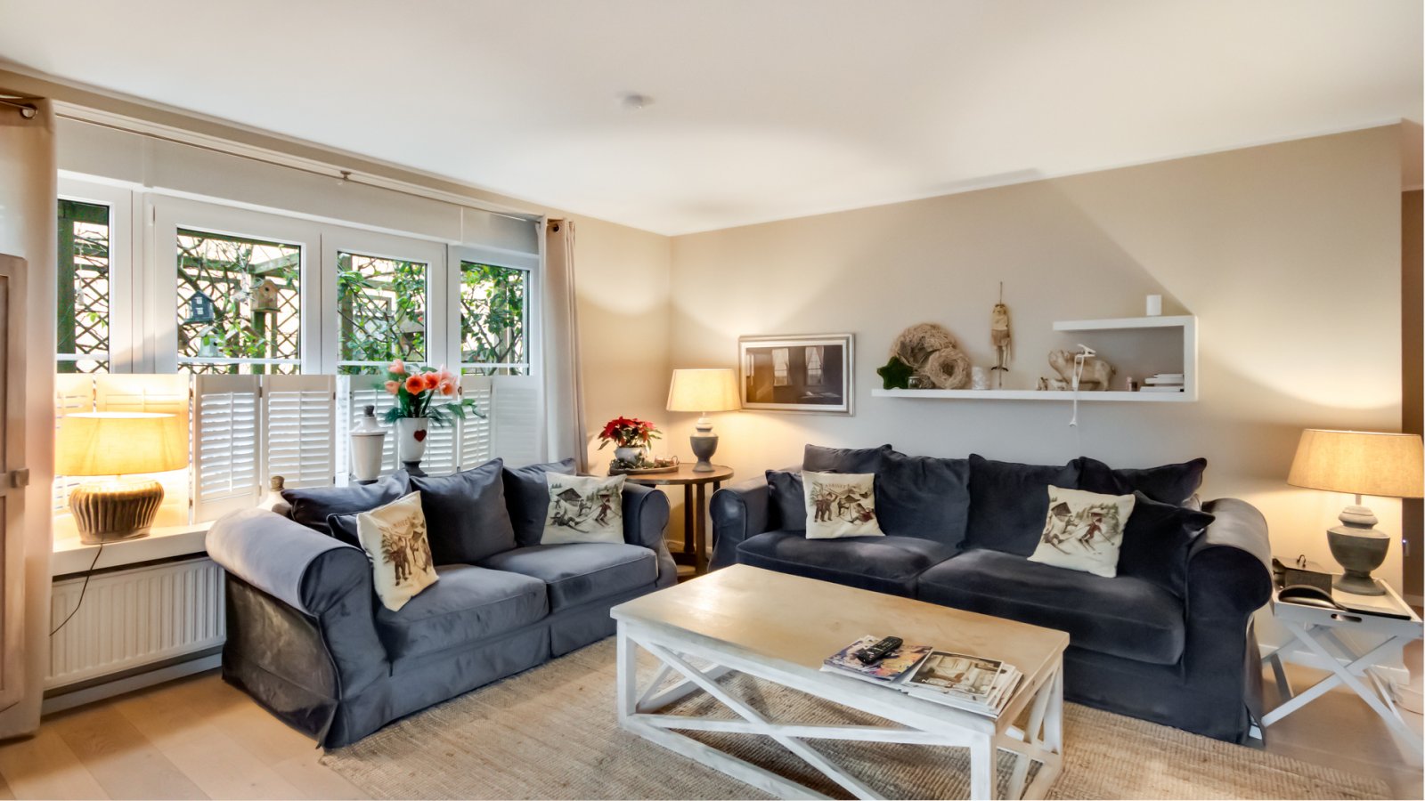 *VERKAUFT* Modernes und exklusives Wohnen in Feldradlage * mit Pool * keine Käuferprovision