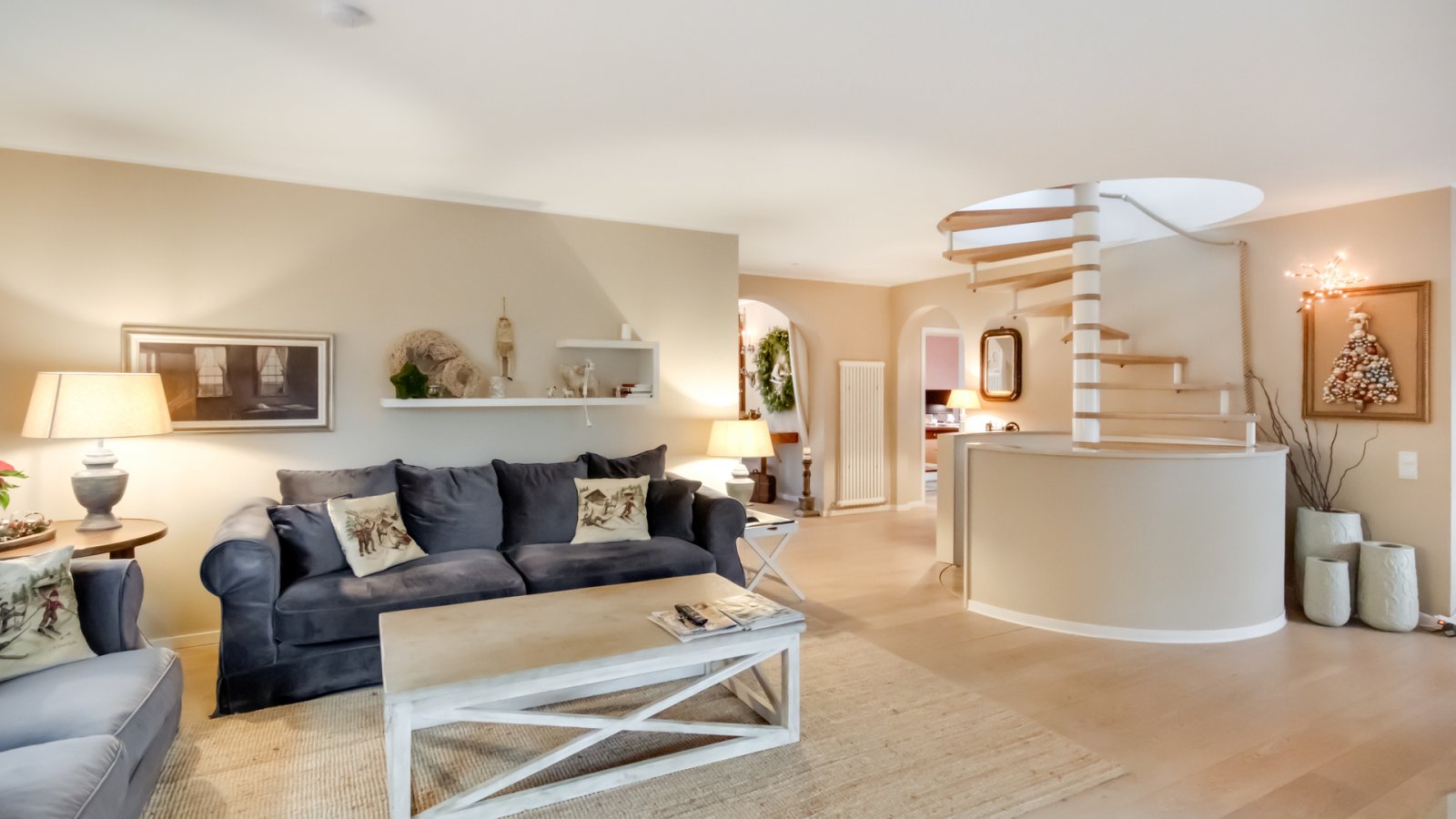 *VERKAUFT* Modernes und exklusives Wohnen in Feldradlage * mit Pool * keine Käuferprovision