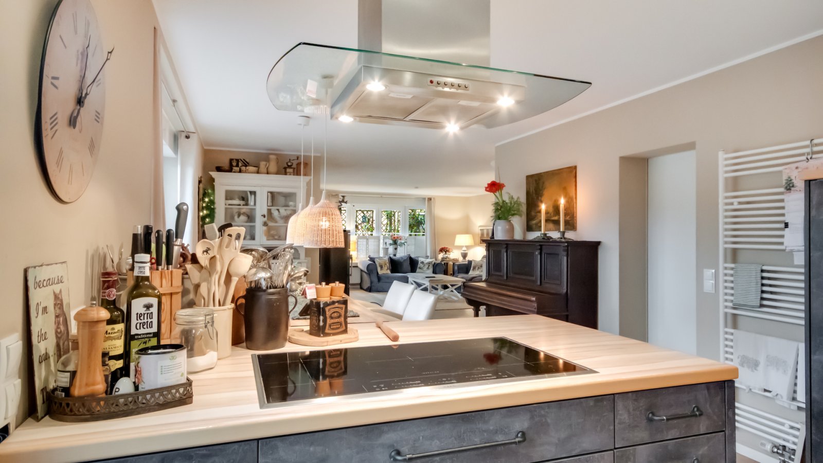 *VERKAUFT* Modernes und exklusives Wohnen in Feldradlage * mit Pool * keine Käuferprovision