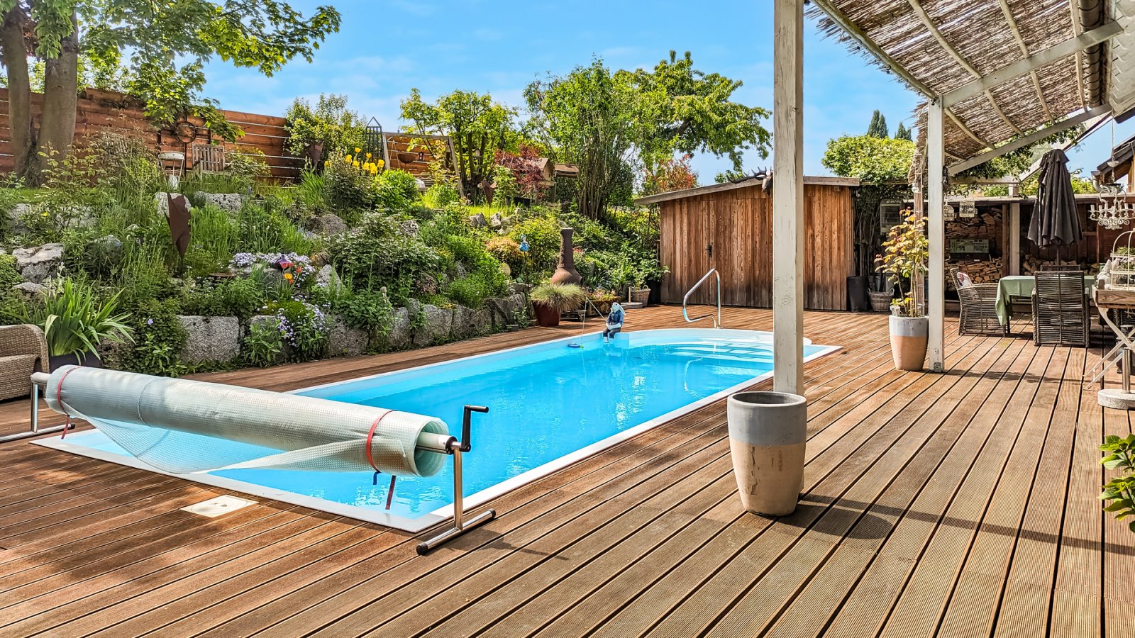 *VERKAUFT* Modernes und exklusives Wohnen in Feldradlage * mit Pool * keine Käuferprovision