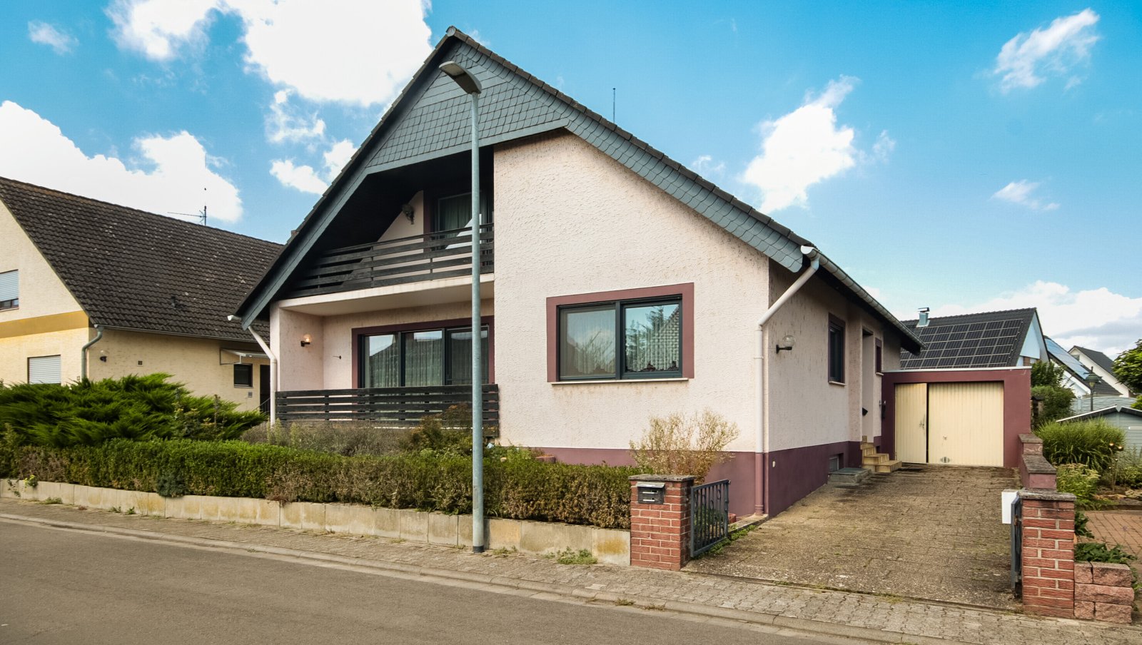 *VERKAUFT* Ruhig Wohnen mit großem Garten * Einliegerwohnung * Keine Käuferprovision
