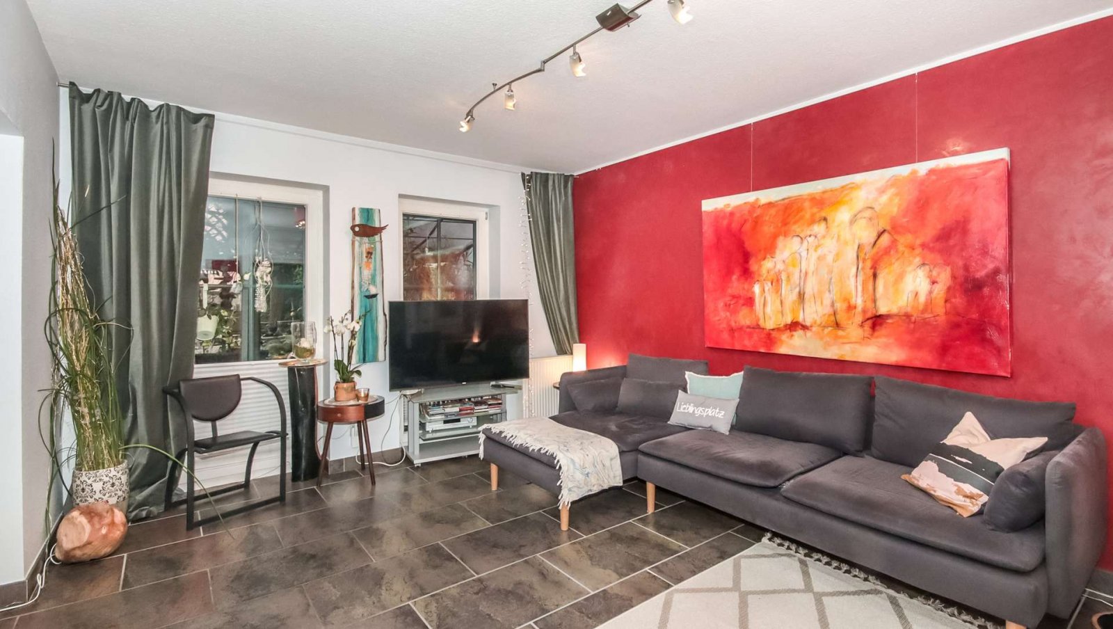 *VERKAUFT* Ihr neues Familienglück: Farbenfrohes Zuhause mit Einliegerwohnung * Keine Käuferprovision