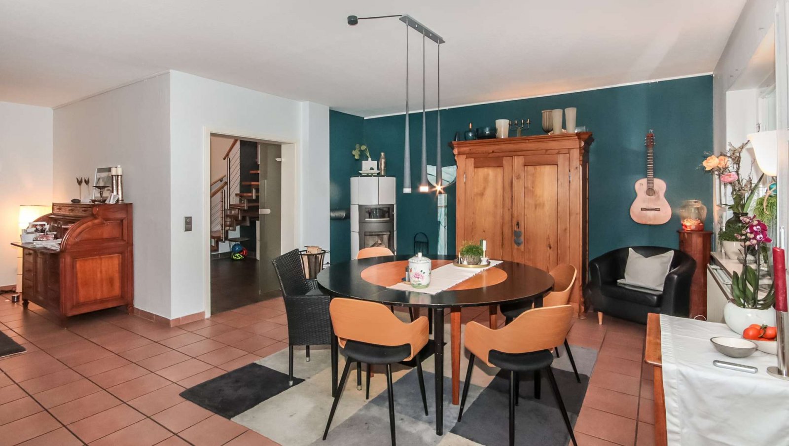 *VERKAUFT* Ihr neues Familienglück: Farbenfrohes Zuhause mit Einliegerwohnung * Keine Käuferprovision