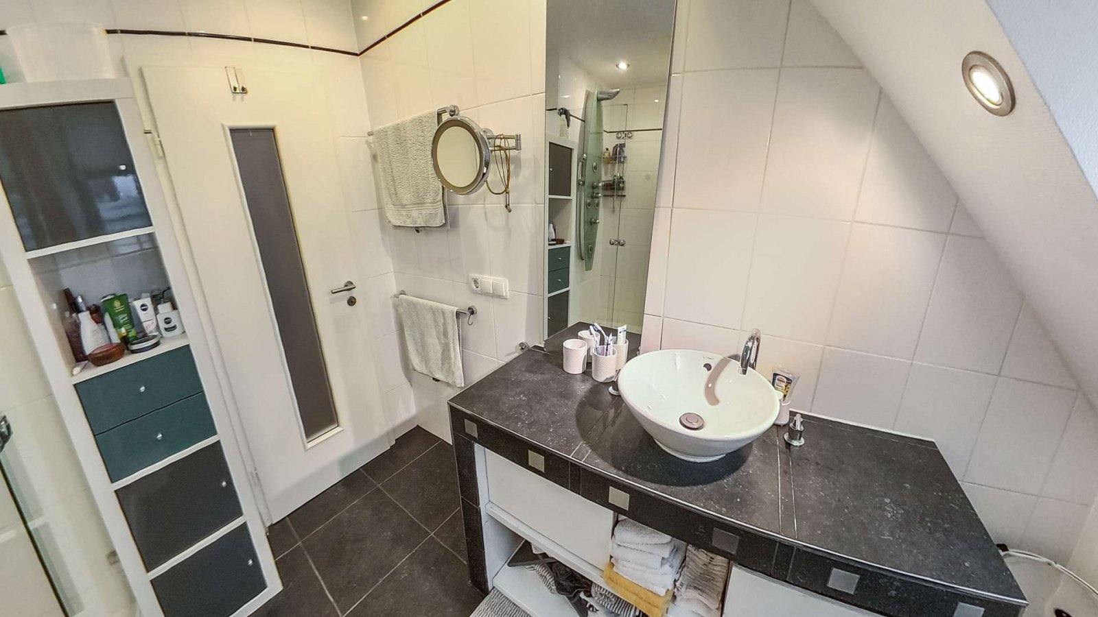 *VERKAUFT* Ihr neues Familienglück: Farbenfrohes Zuhause mit Einliegerwohnung * Keine Käuferprovision