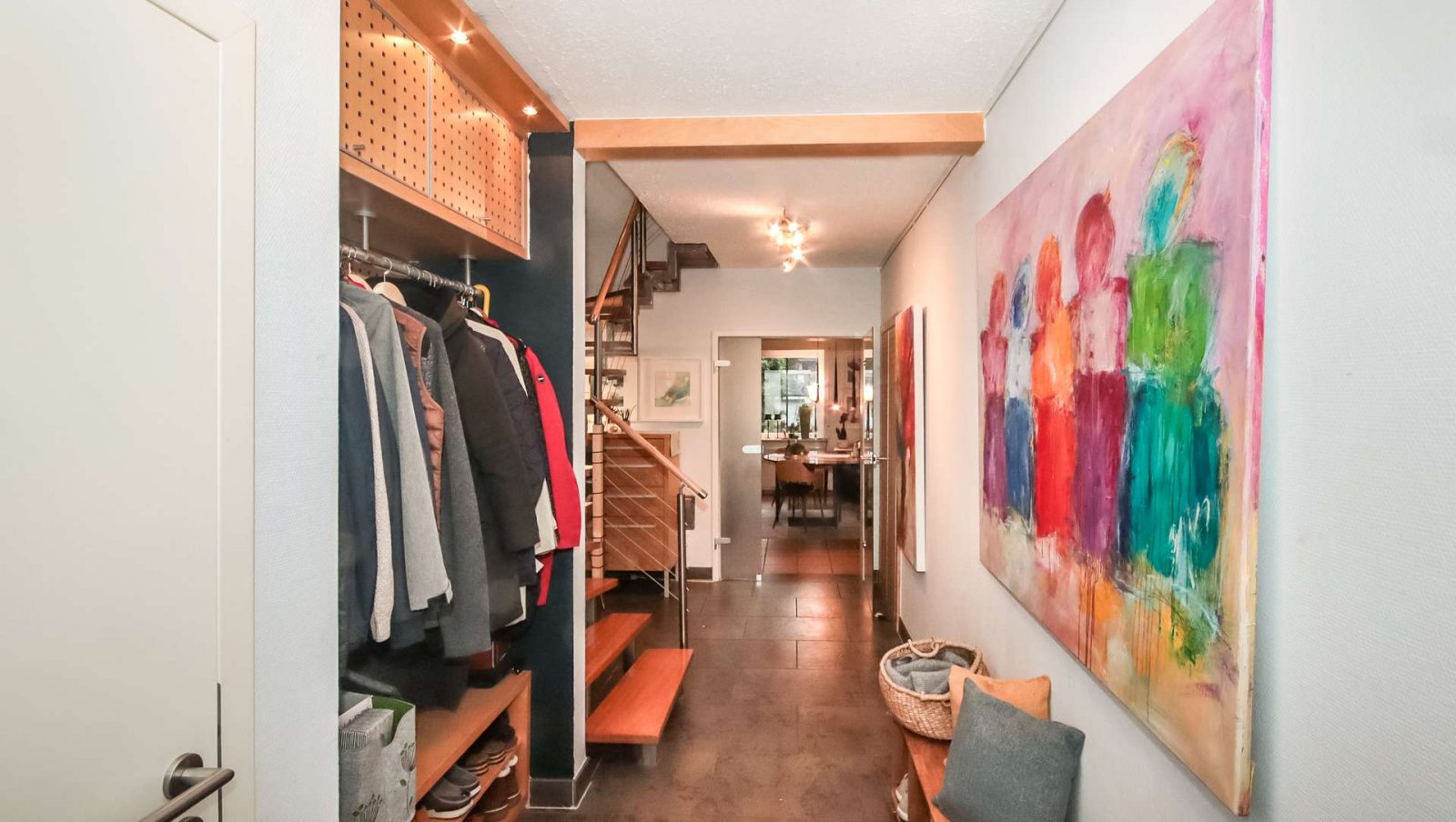 *VERKAUFT* Ihr neues Familienglück: Farbenfrohes Zuhause mit Einliegerwohnung * Keine Käuferprovision