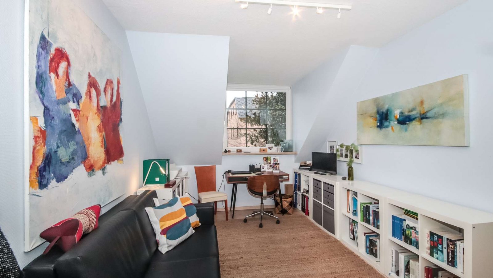 *VERKAUFT* Ihr neues Familienglück: Farbenfrohes Zuhause mit Einliegerwohnung * Keine Käuferprovision