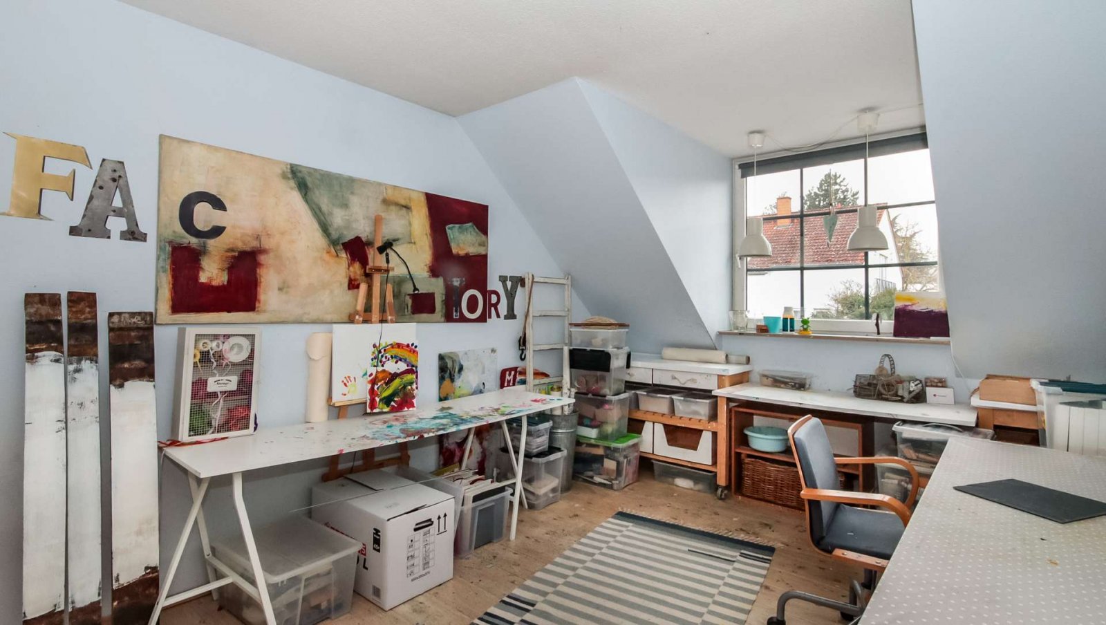 *VERKAUFT* Ihr neues Familienglück: Farbenfrohes Zuhause mit Einliegerwohnung * Keine Käuferprovision