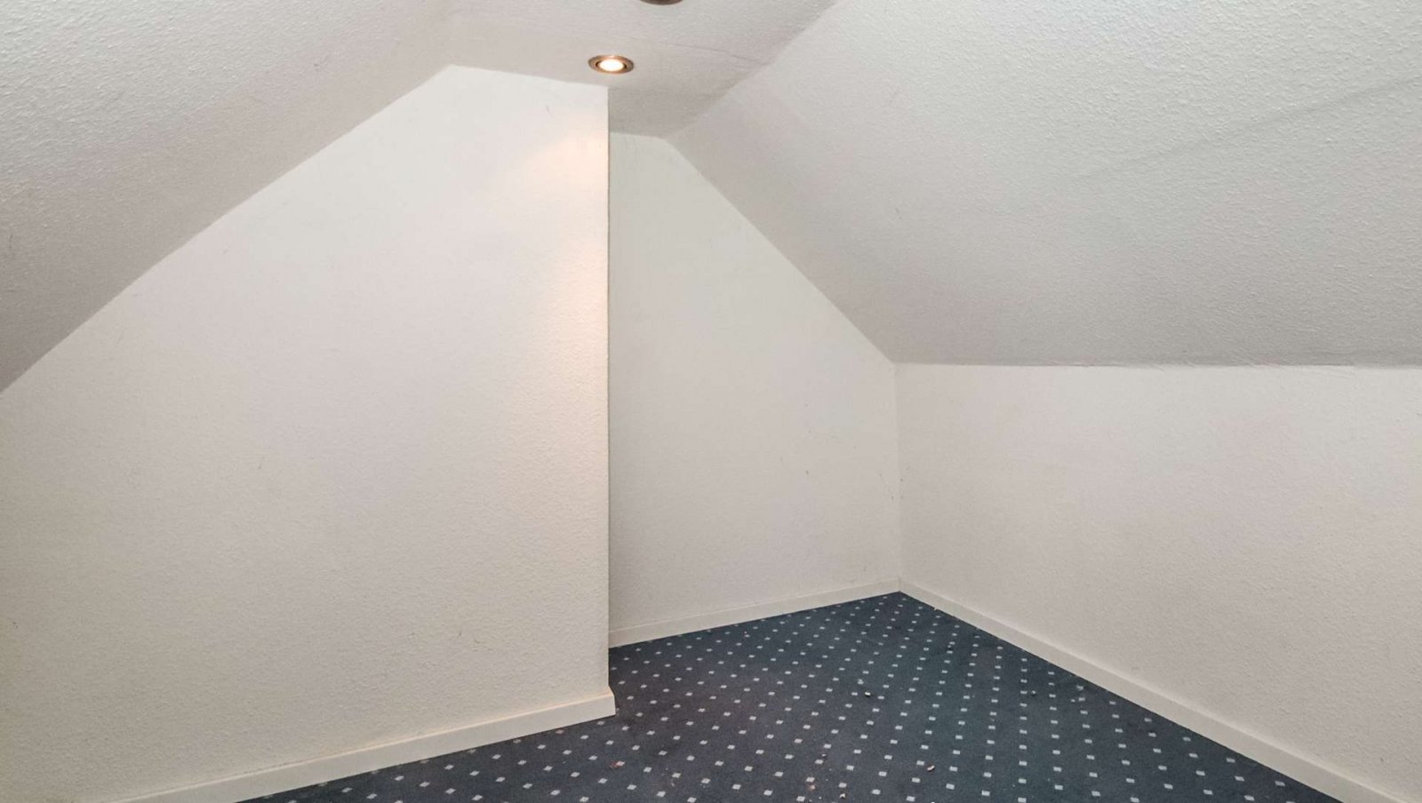 *VERKAUFT* Ihr neues Familienglück: Farbenfrohes Zuhause mit Einliegerwohnung * Keine Käuferprovision