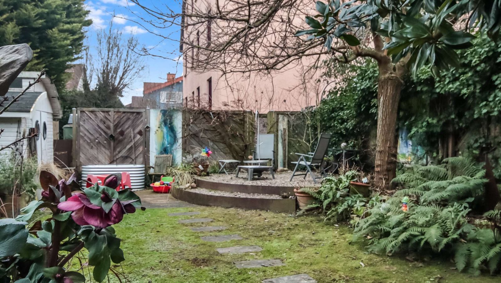 *VERKAUFT* Ihr neues Familienglück: Farbenfrohes Zuhause mit Einliegerwohnung * Keine Käuferprovision