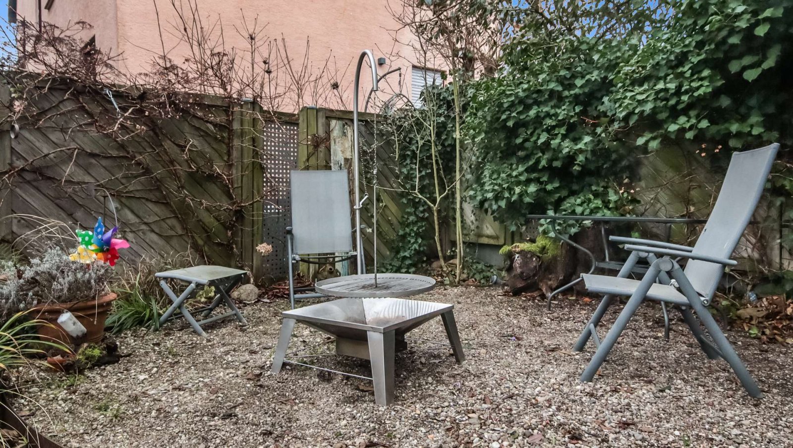 *VERKAUFT* Ihr neues Familienglück: Farbenfrohes Zuhause mit Einliegerwohnung * Keine Käuferprovision