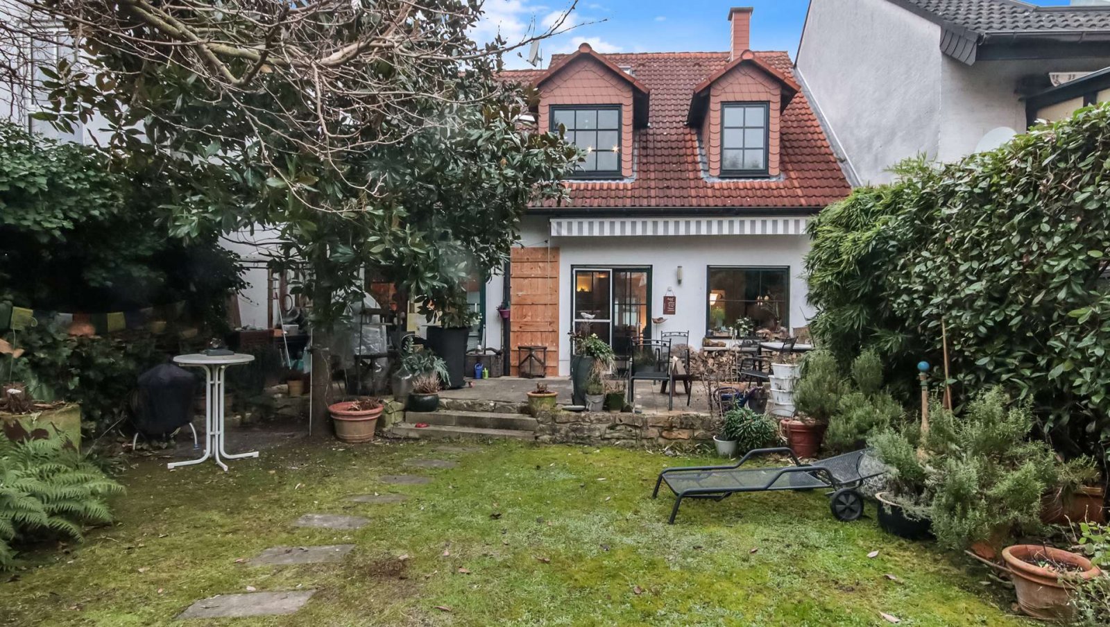 *VERKAUFT* Ihr neues Familienglück: Farbenfrohes Zuhause mit Einliegerwohnung * Keine Käuferprovision