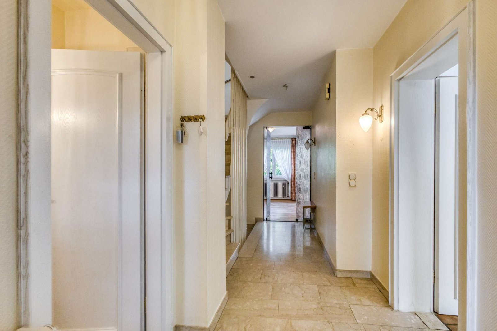 *RESERVIERT* Besonderes Reihenendhaus mit Galerie und Wintergarten * keine Käuferprovision