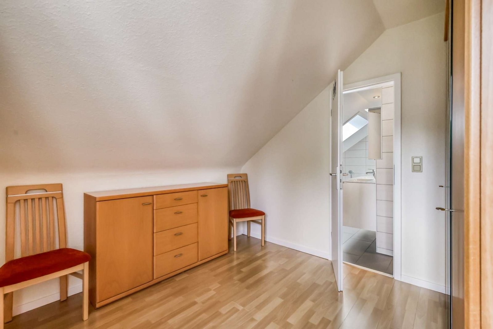 *RESERVIERT* Modernisiertes, familienfreundliches Zuhause in ruhiger Sackgassenlage * Keine Käuferprovision