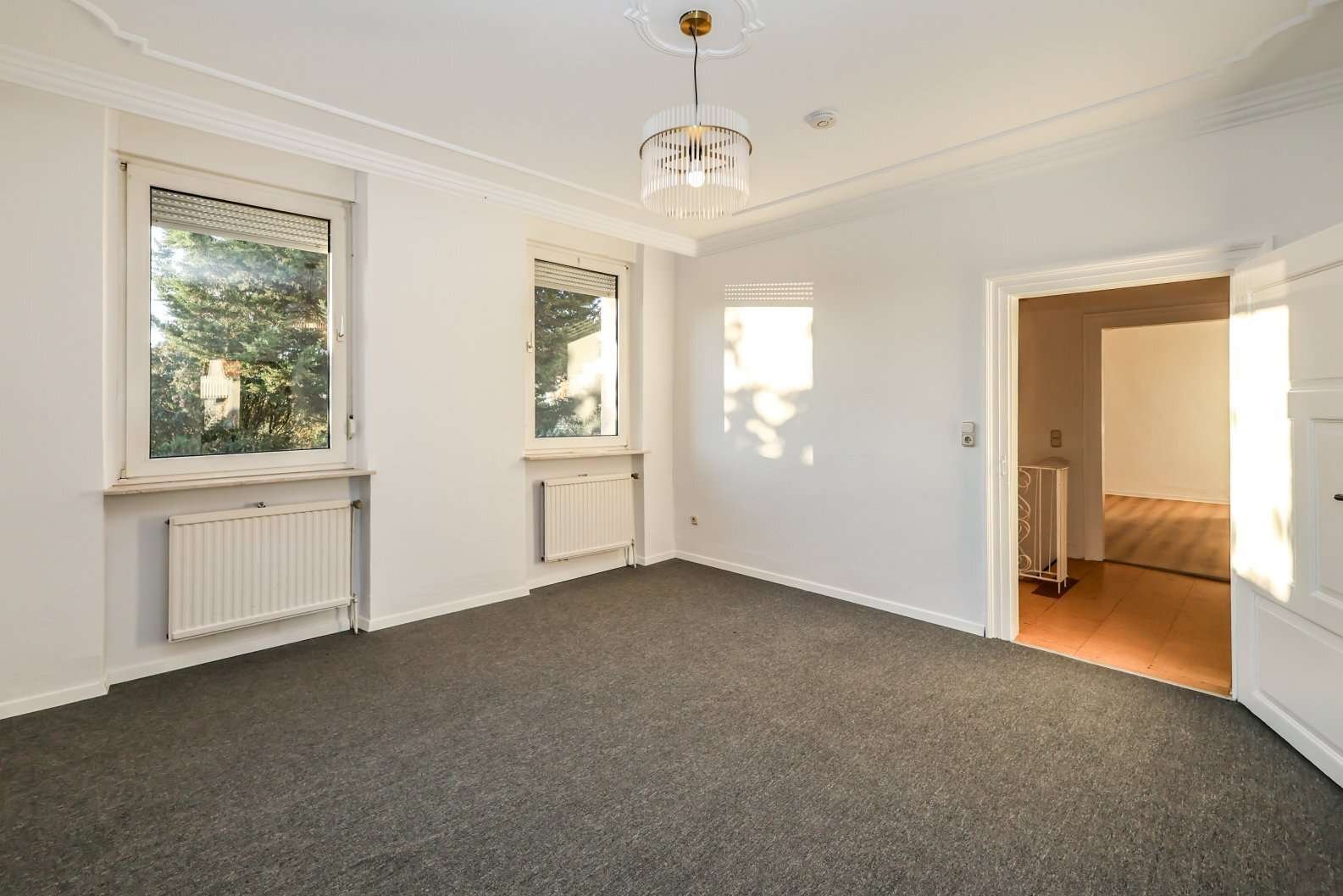 Freistehendes Haus mit riesigem Platzangebot und vielseitigen Nutzungsmöglichkeiten