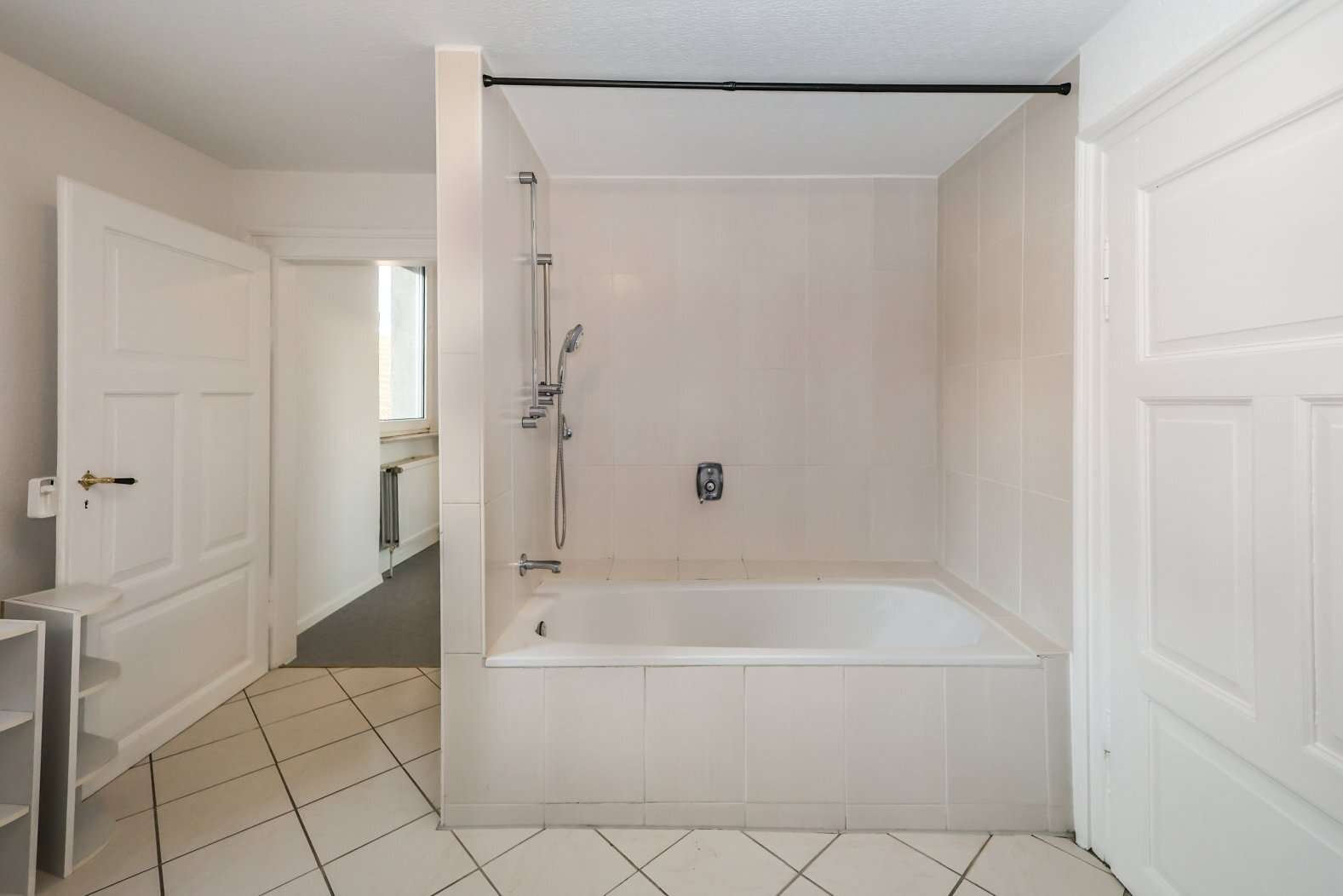 Freistehendes Haus mit riesigem Platzangebot und vielseitigen Nutzungsmöglichkeiten