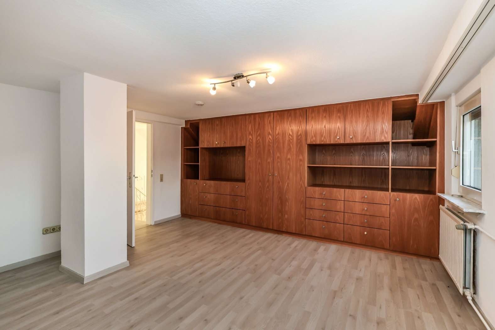 Freistehendes Haus mit riesigem Platzangebot und vielseitigen Nutzungsmöglichkeiten