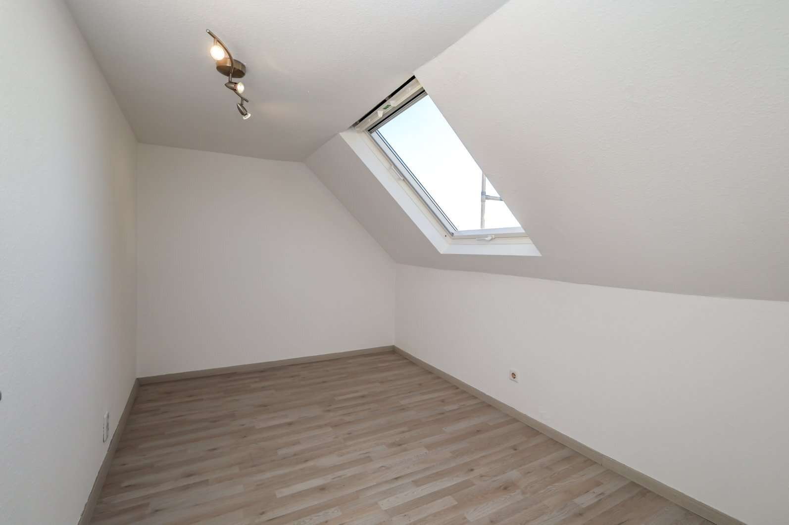 Freistehendes Haus mit riesigem Platzangebot und vielseitigen Nutzungsmöglichkeiten