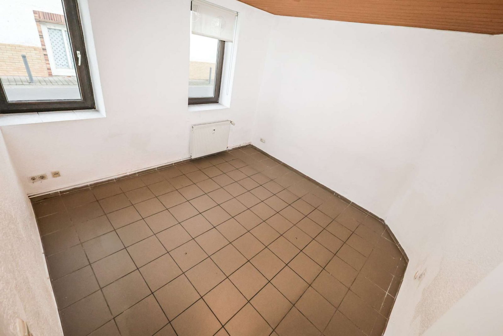 Historischer Charme trifft Entwicklungspotenzial: Zweifamilienhaus mit Nebengebäuden * Bieterverfahren