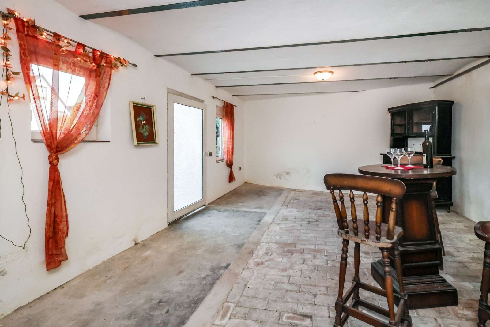 Historischer Charme trifft Entwicklungspotenzial: Zweifamilienhaus mit Nebengebäuden * Bieterverfahren