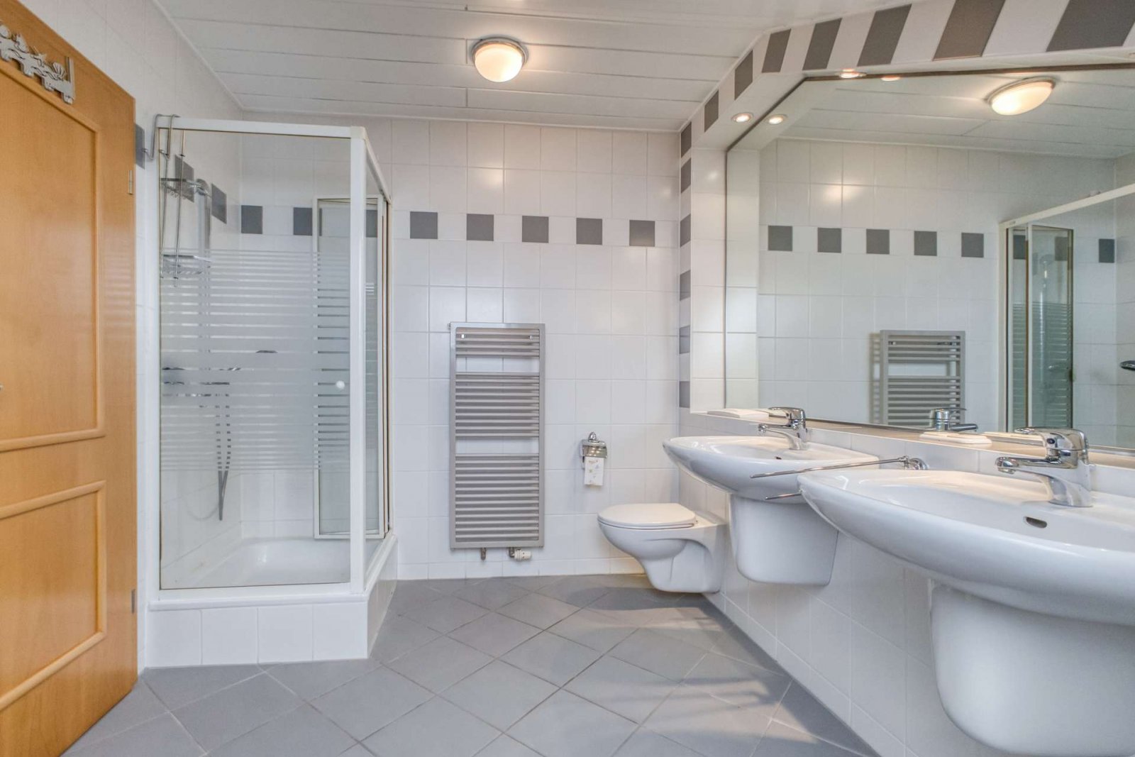 Modernes Wohnen mit Kamin, Pool und liebevoll angelegtem Garten * Keine Käuferprovision