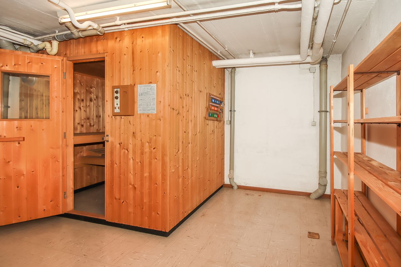 Kellerraum mit Sauna Kellerraum mit Sauna