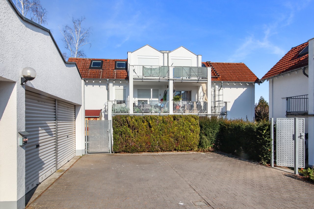 Mehrfachparker, Blick auf Gebäudekomplex