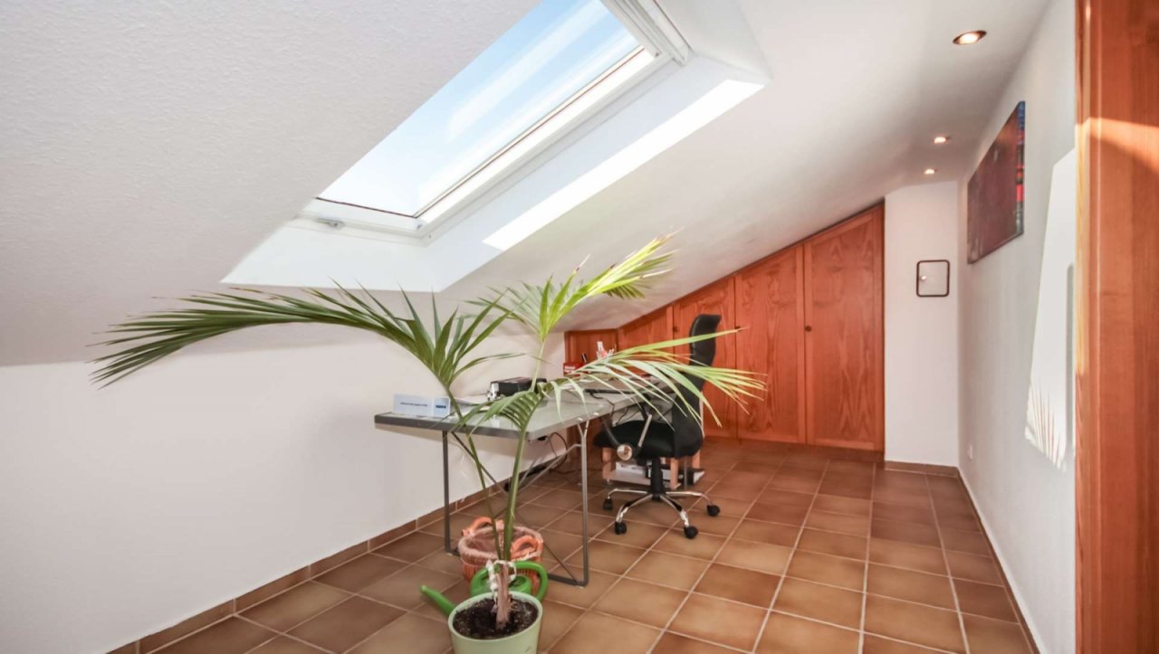 Wohnlich ausgebauter Raum DG Wohnlich ausgebauter Raum DG