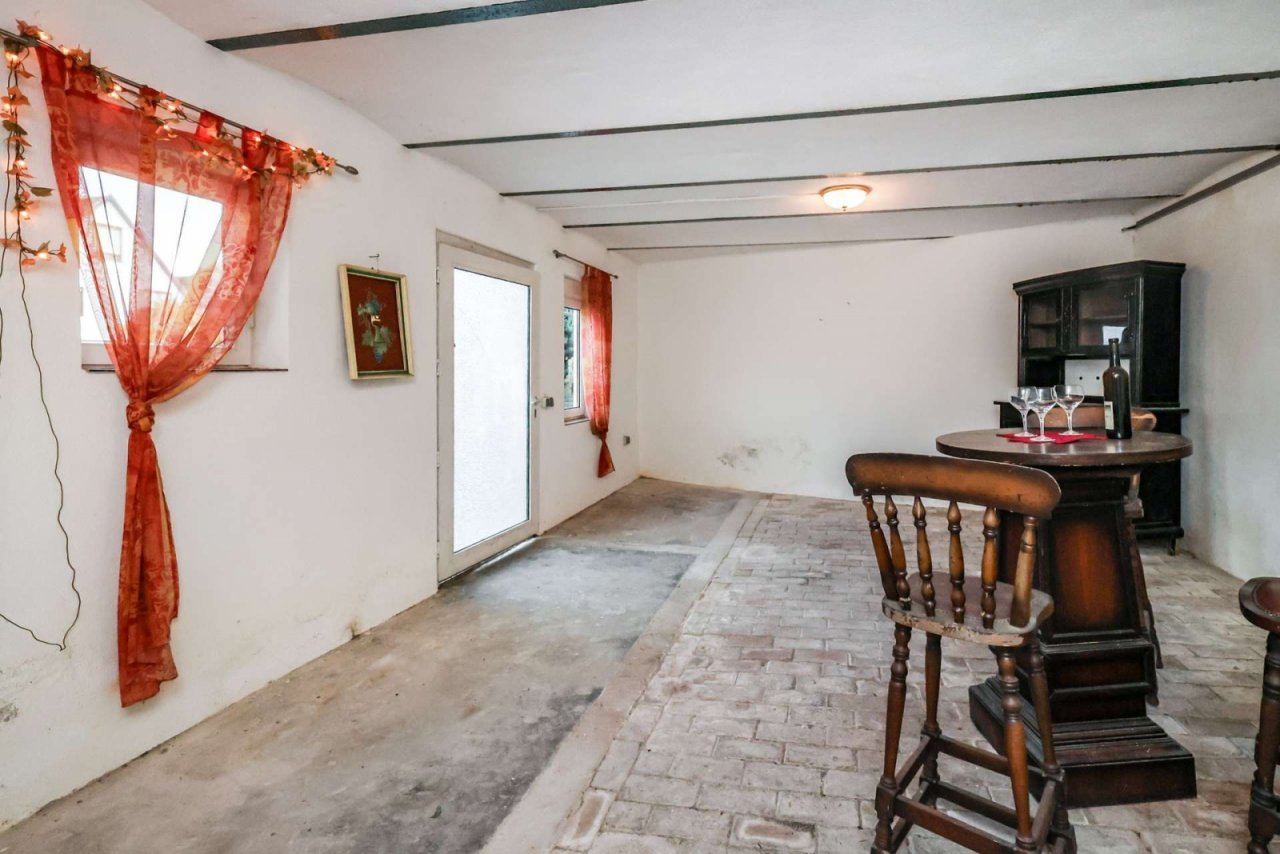 Nebengebäude - Raum 1