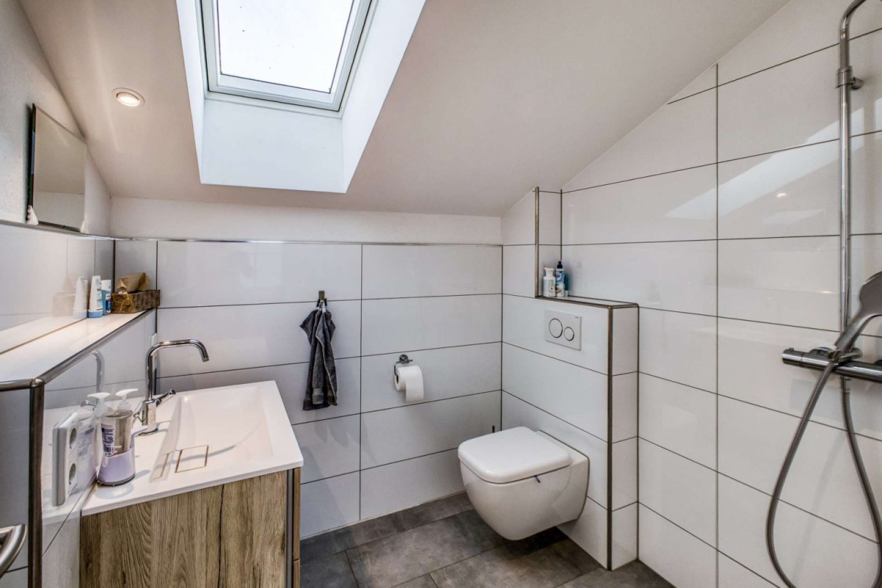WC mit Dusche DG