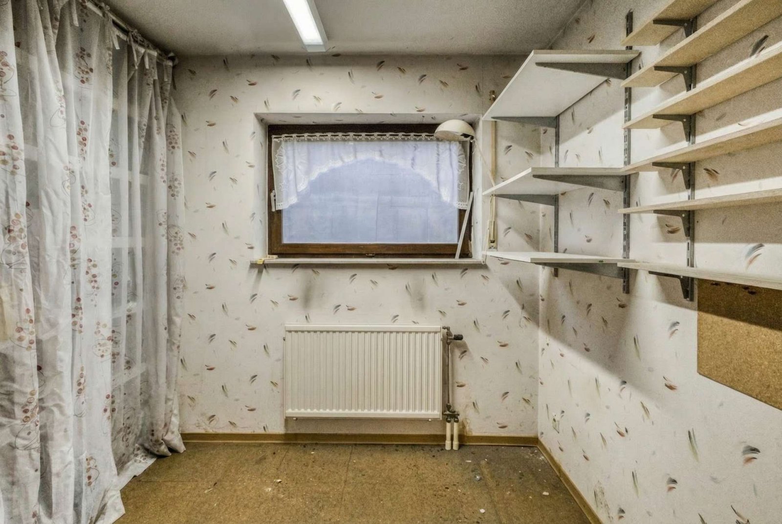Wohnlich ausgebauter Raum KG