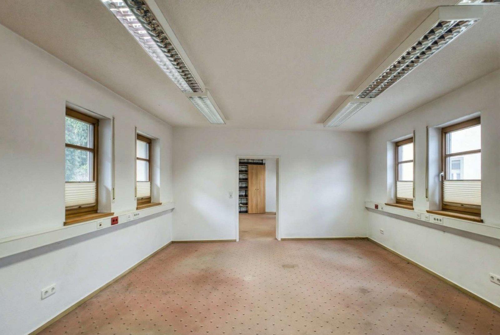 Bürogebäude Raum 1 EG
