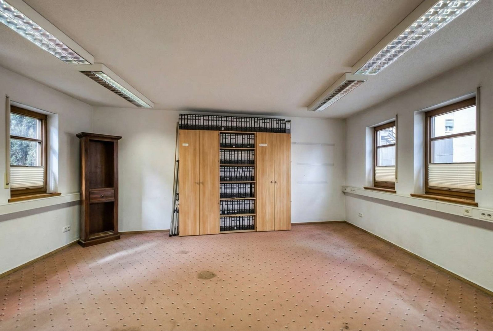 Bürogebäude Raum 2 EG