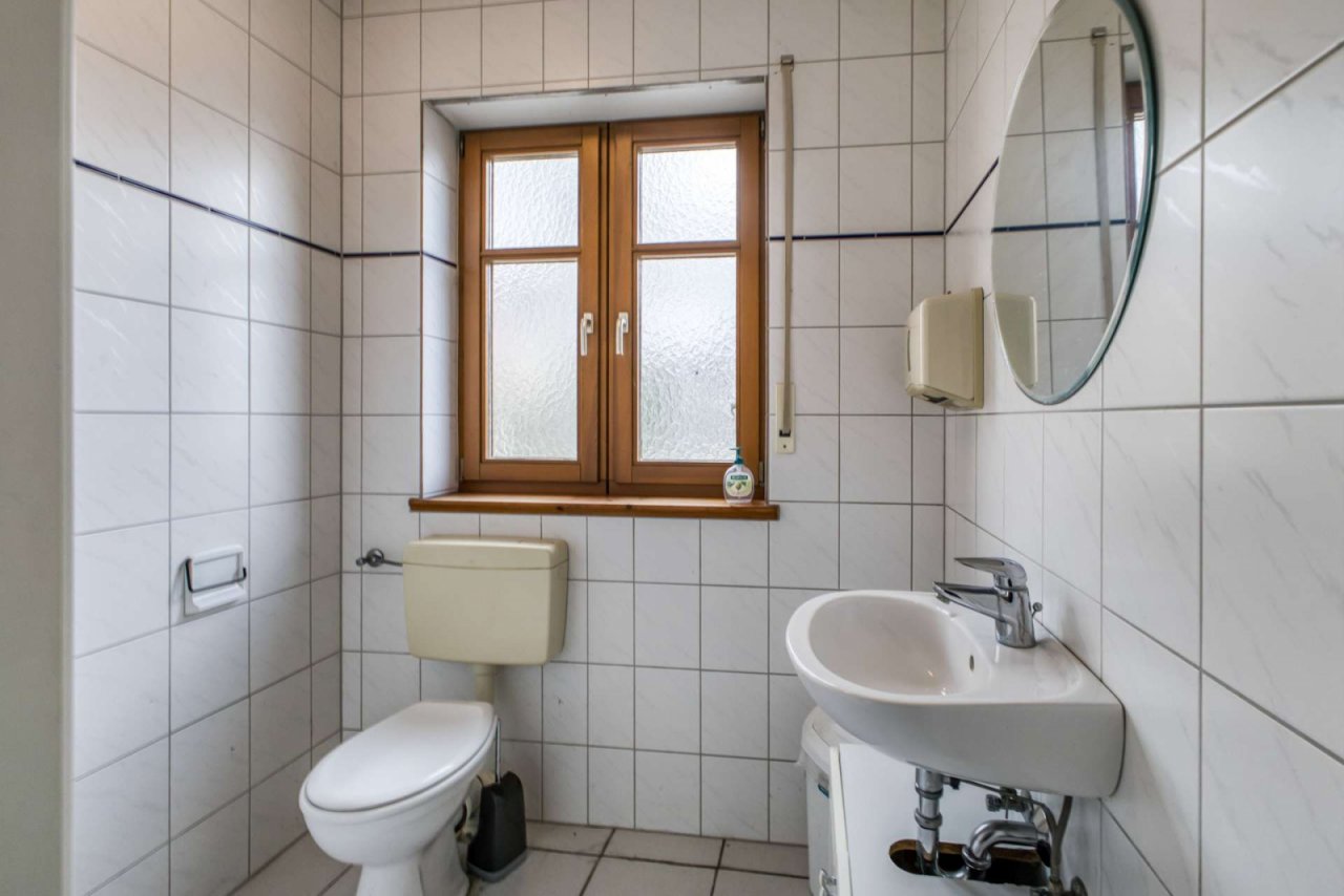 Bürogebäude WC EG