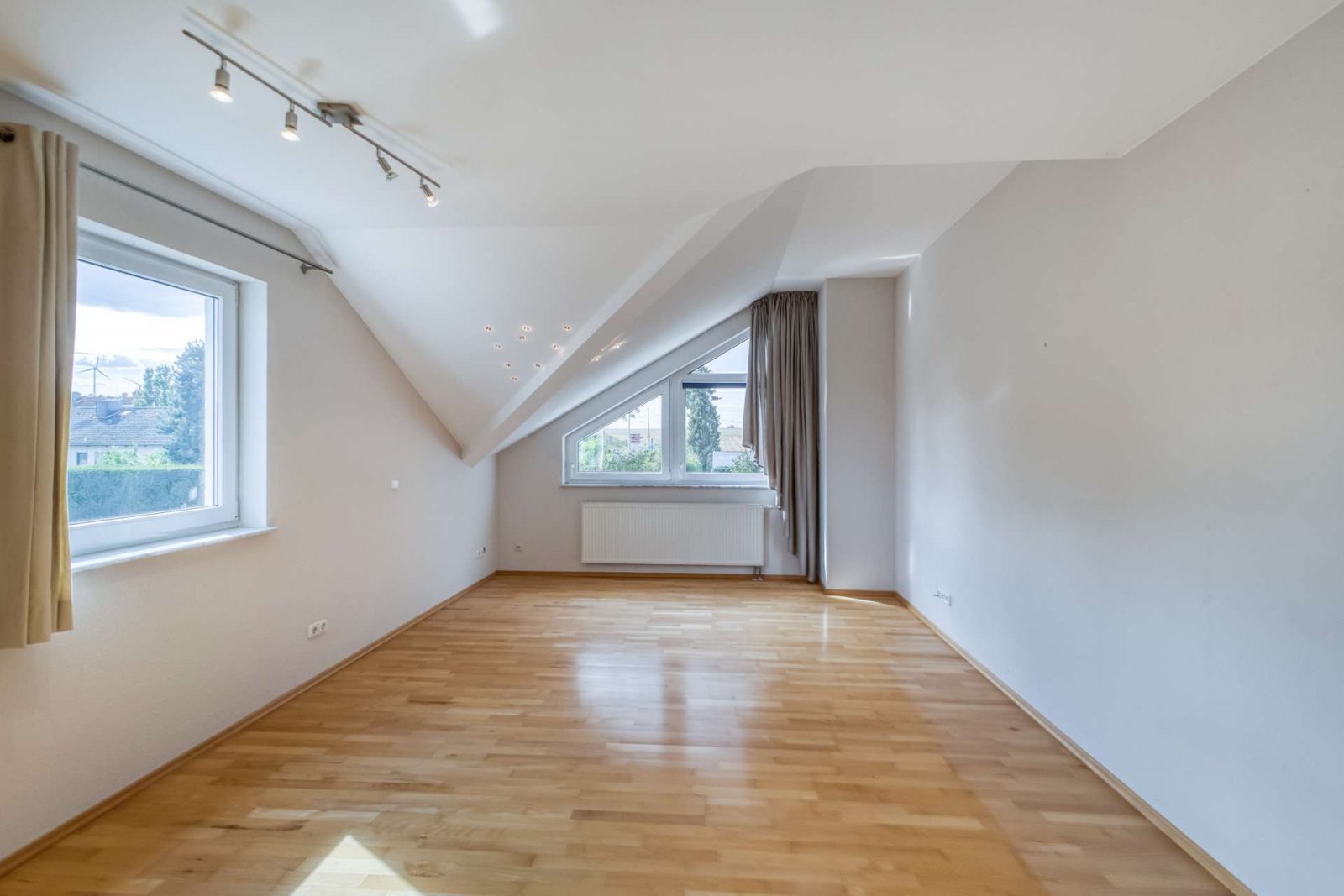 Schlafzimmer 1